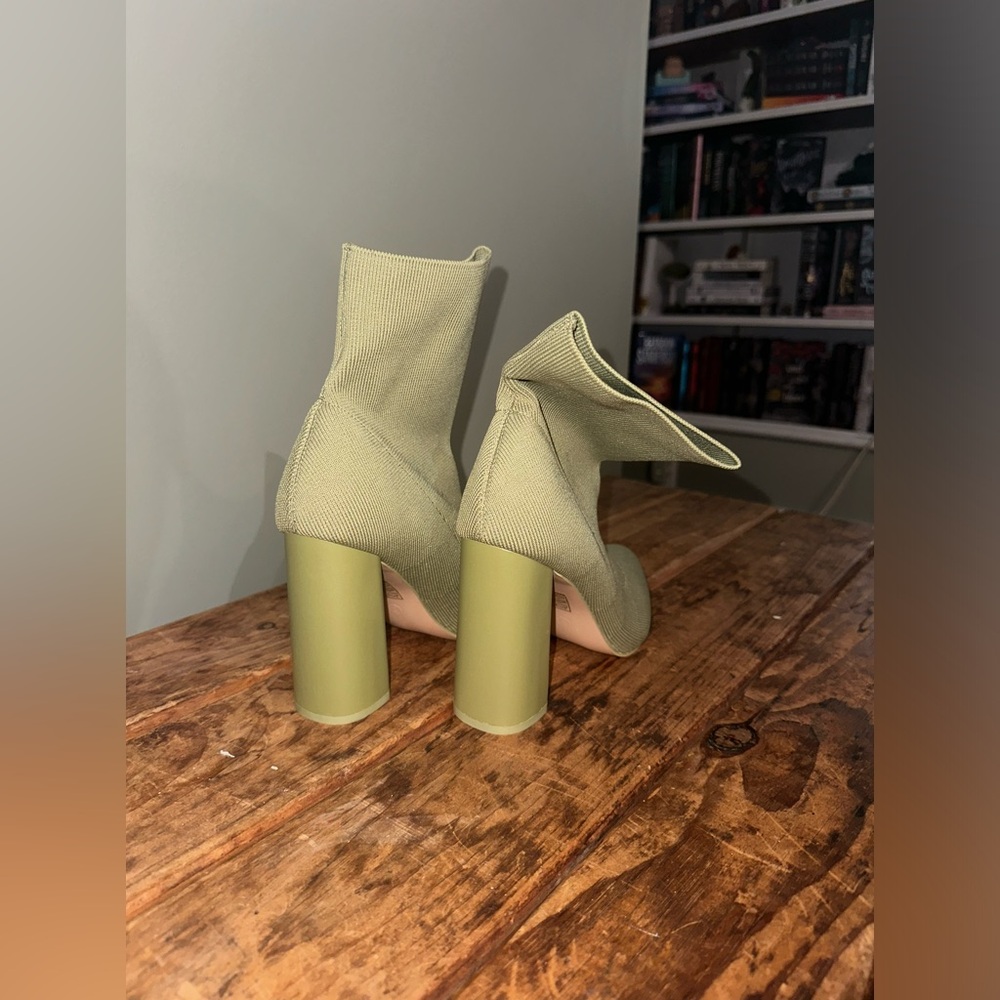 Brand new light green heels.